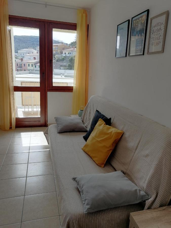 Rosanna - Intermezzo In Center Of Apartment